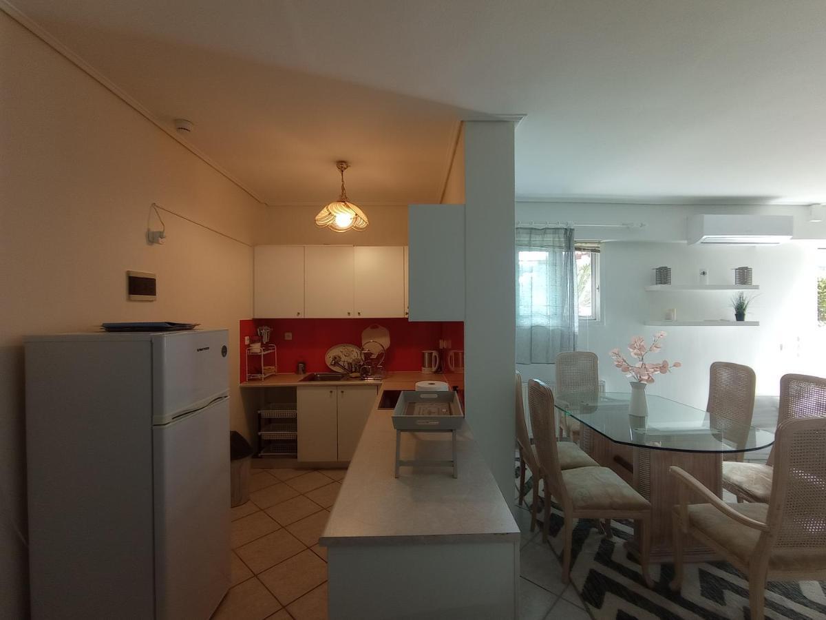 Flat With Garden Near Sea, Port And Airport Lejlighed Artemida  Eksteriør billede